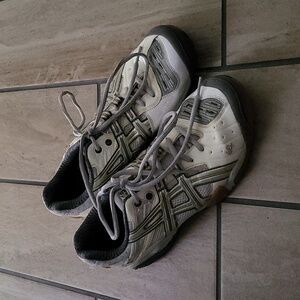 --Asics volleyball shoes